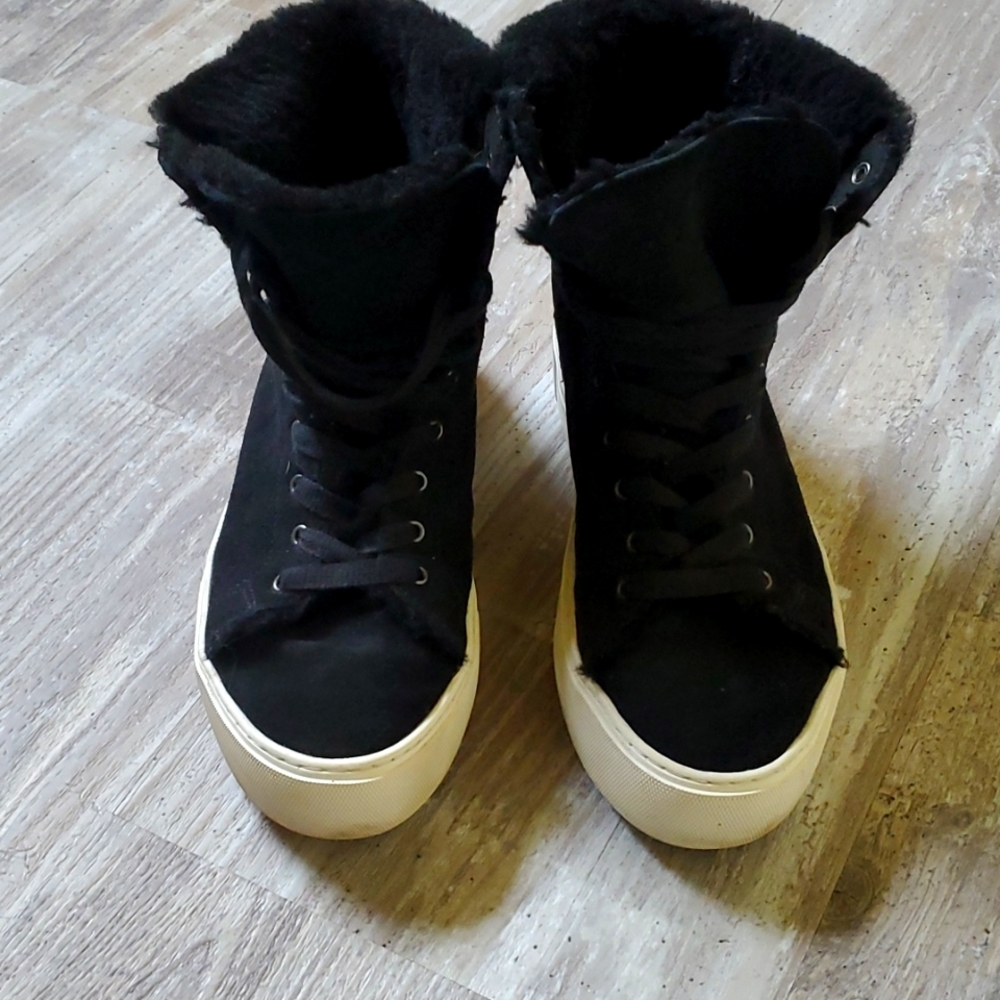 Ugg Beven size 8